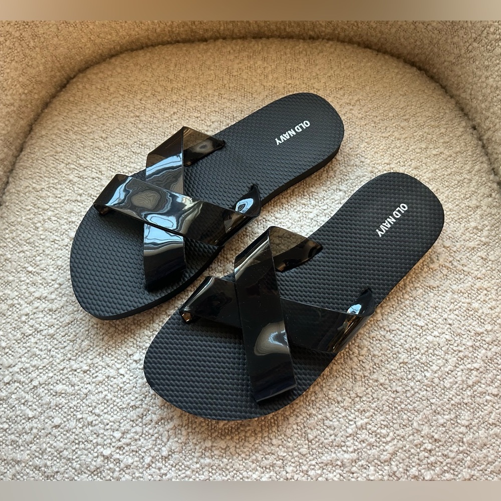 Old Navy Black Flip Flops